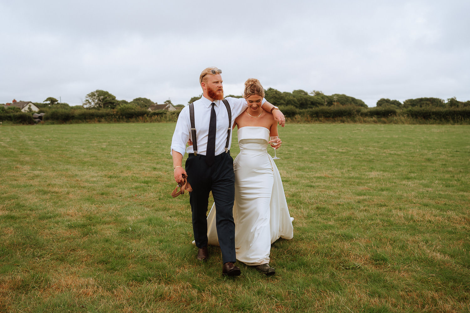 FAMILY HOME FARM WEDDING PHOTOGRAPHY LLANTWIT MAJOR 032 FAMILY HOME FARM WEDDING PHOTOGRAPHY LLANTWIT MAJOR 032